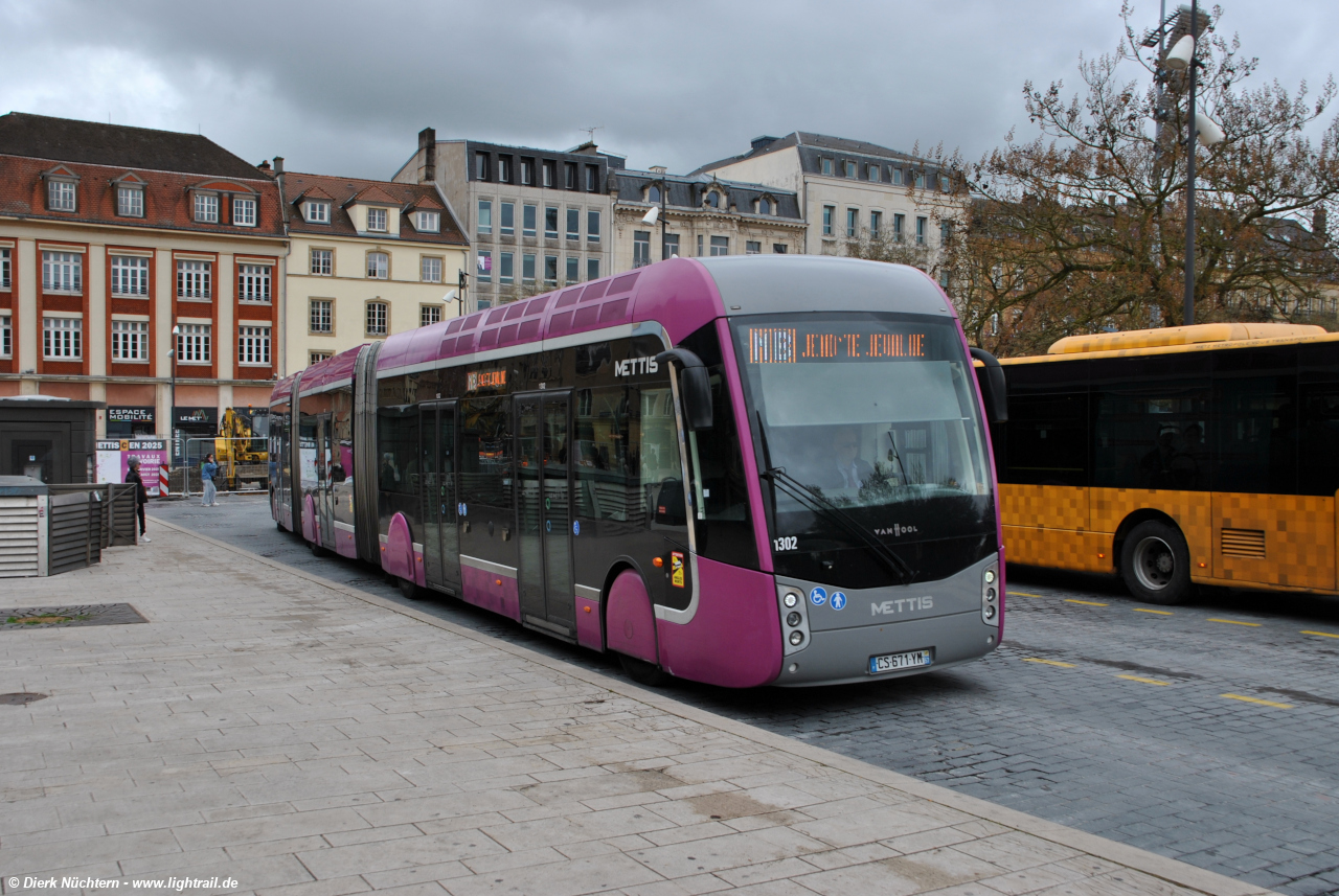 1302 (CS 671 YM) · République
