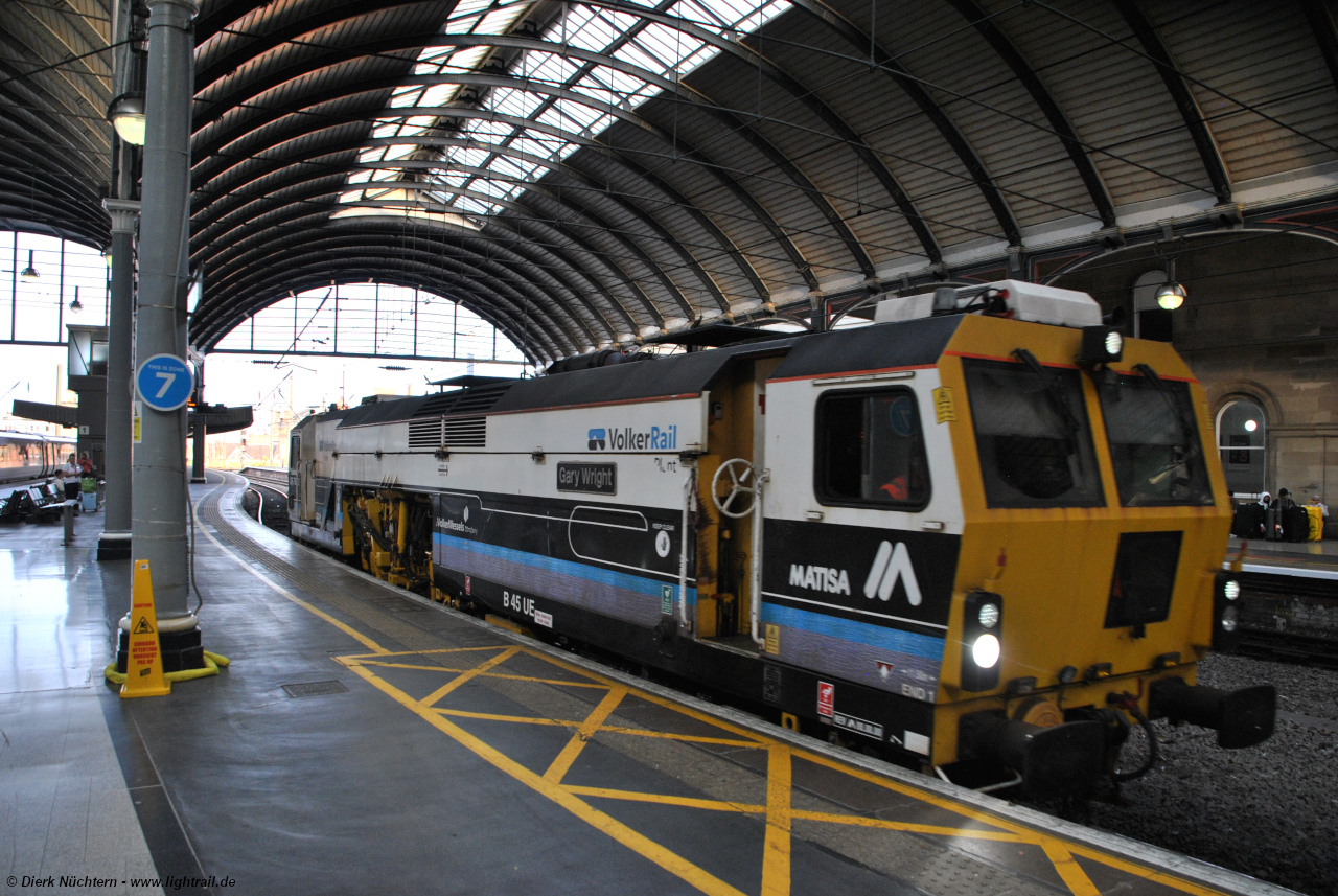 B 45 UE "Gary Wright" · Newcastle Central Station