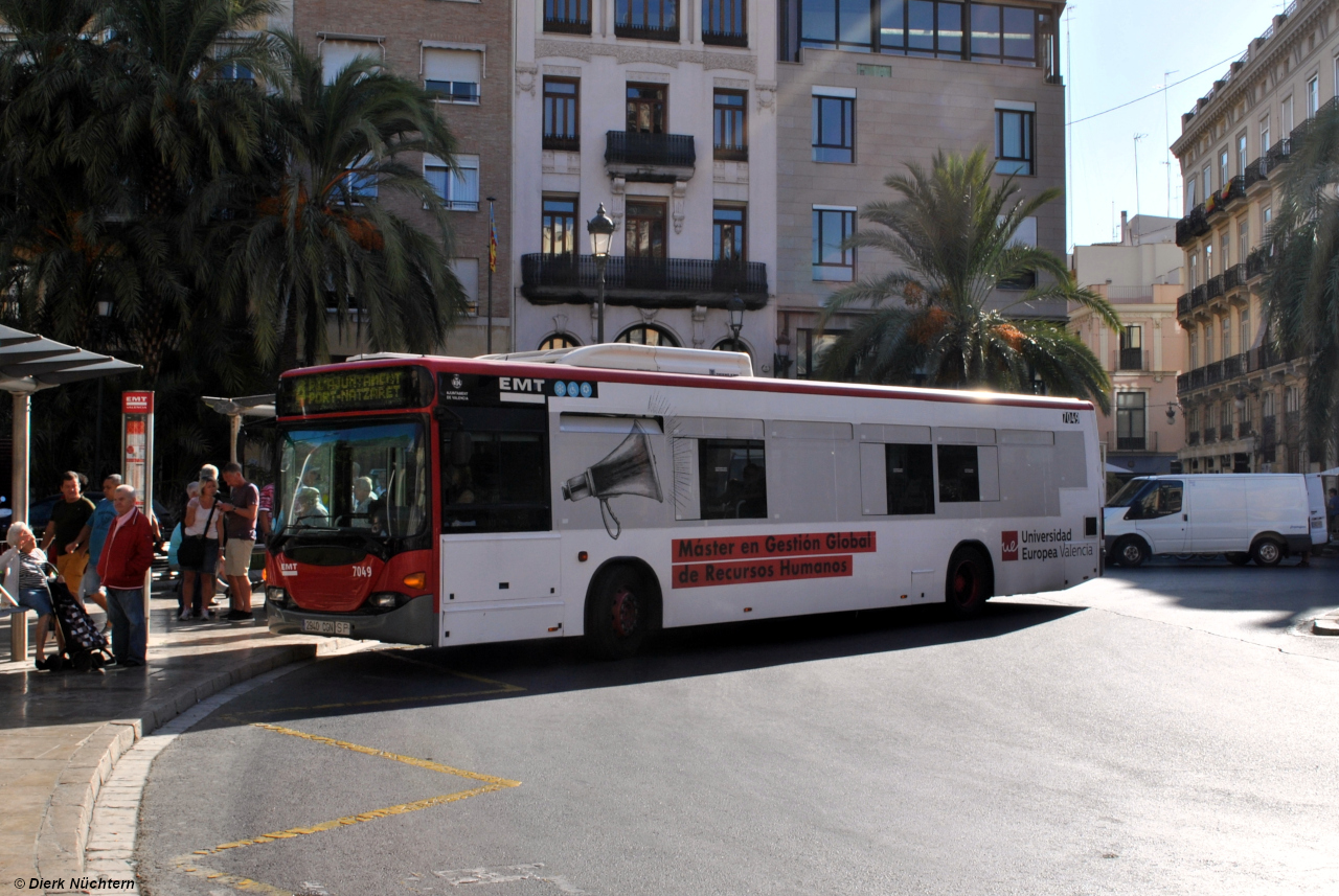 7049 (2940 CGN) · Plaça de la Reina