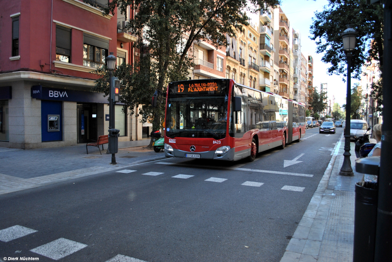 8423 (0156 KXK) · Carrer de la Reina