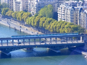 Metro Pont de Bir-Hakeim