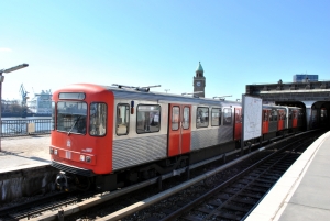 923 · (S)/[U] Landungsbrücken